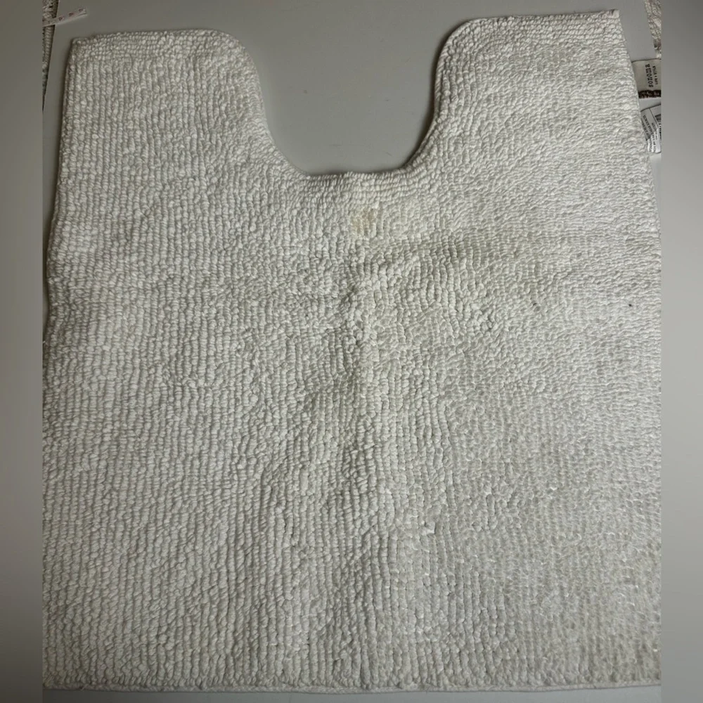 Sonoma white Reversible Bath Rug Contour for going round toilet.